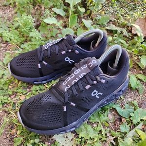 ON CLOUDSURFER - Womens Athletic Shoes - SIZE 8